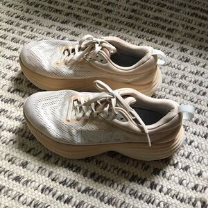 Hoka Bondi 8 monochrome neutral sneaker, size 8